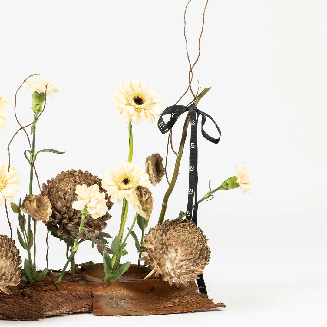 100CM CENTERPIECE WITH CHOCOLATE TRAY - Twenty Three Flowers & Chocolate