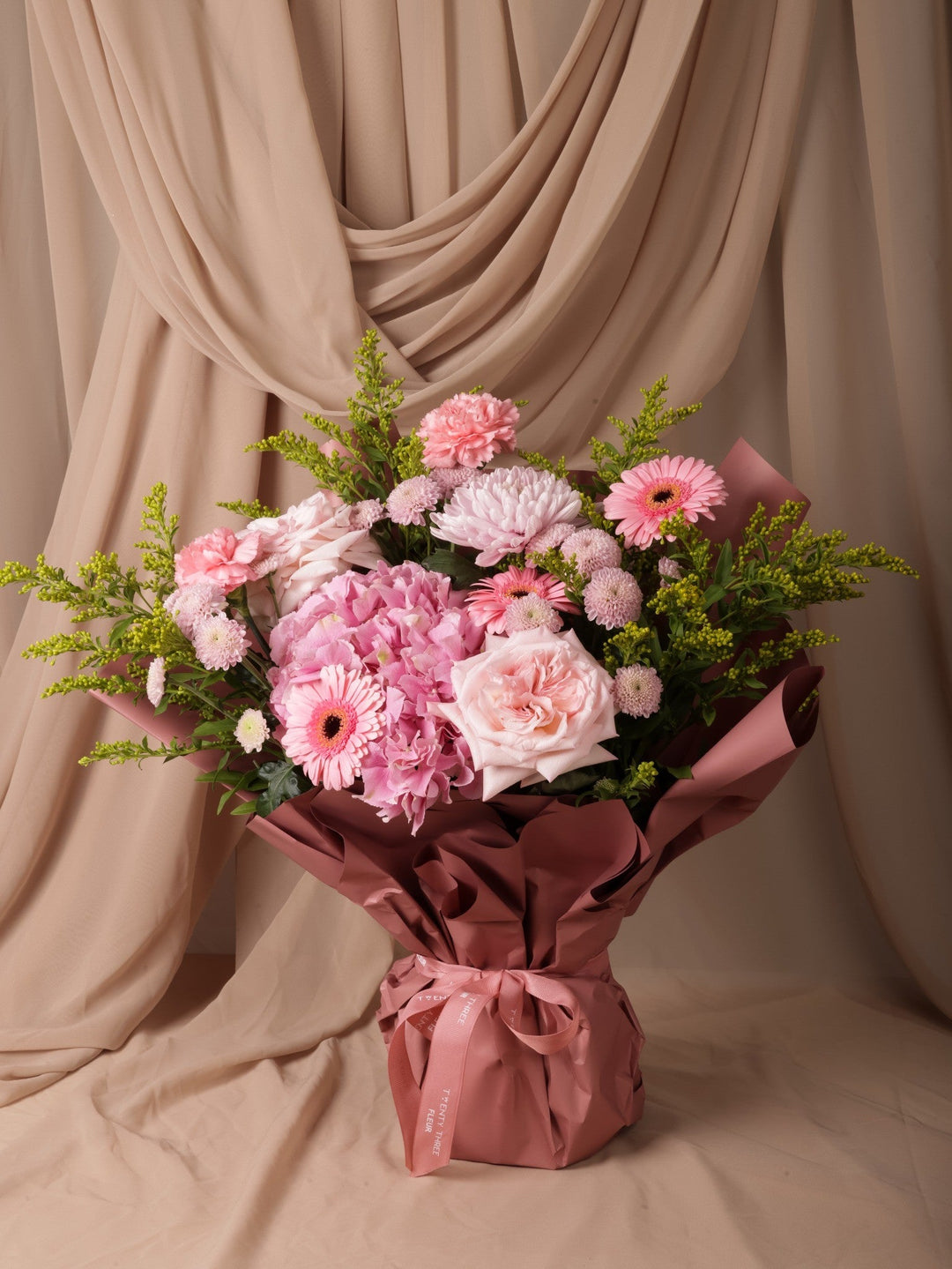 Bloom Rosy Bouquet - Twenty Three Flowers & Chocolate