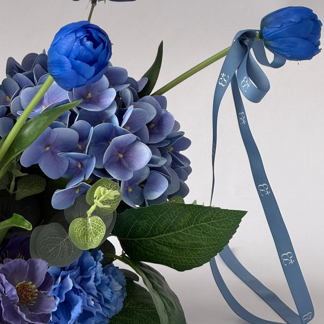 Blue Centerpiece (35cm) - Twenty Three Flowers & Chocolate
