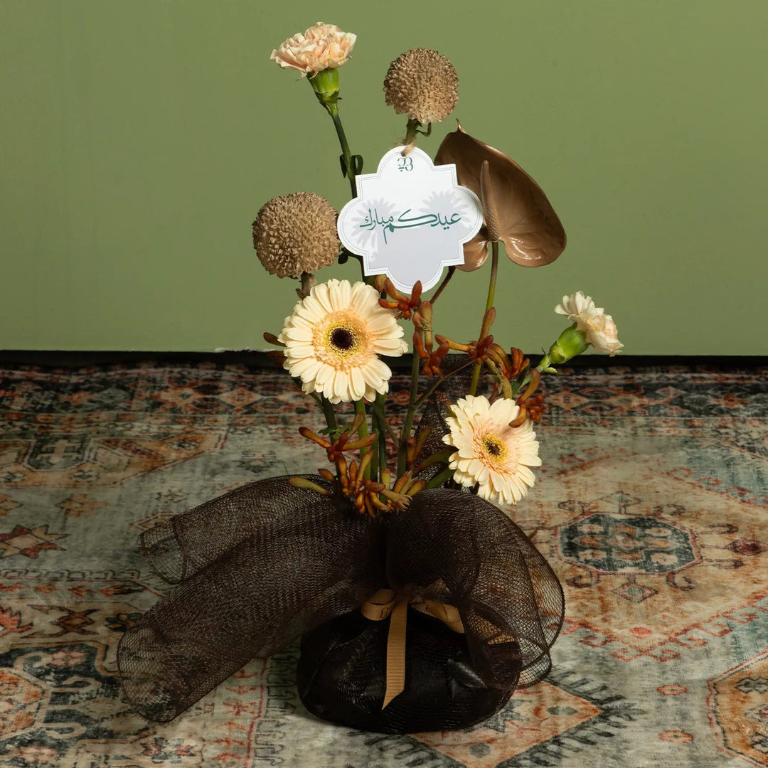 CENTERPIECE (15CM) - Twenty Three Flowers & Chocolate