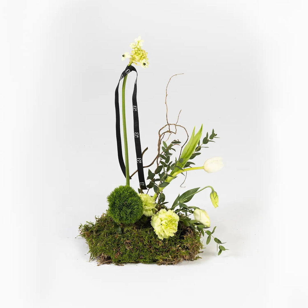 CENTERPIECE (15CM) - Twenty Three Flowers & Chocolate