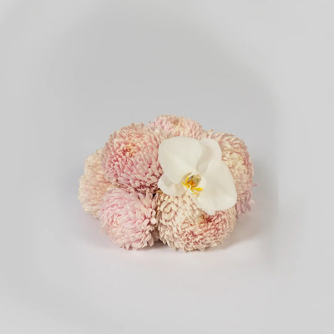 CENTERPIECE (20CM) - Twenty Three Flowers & Chocolate