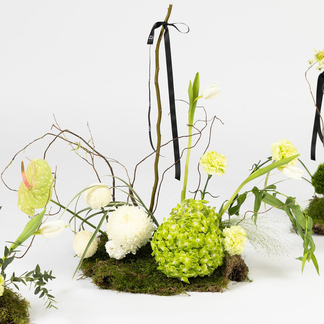 CENTERPIECE (30CM) - Twenty Three Flowers & Chocolate