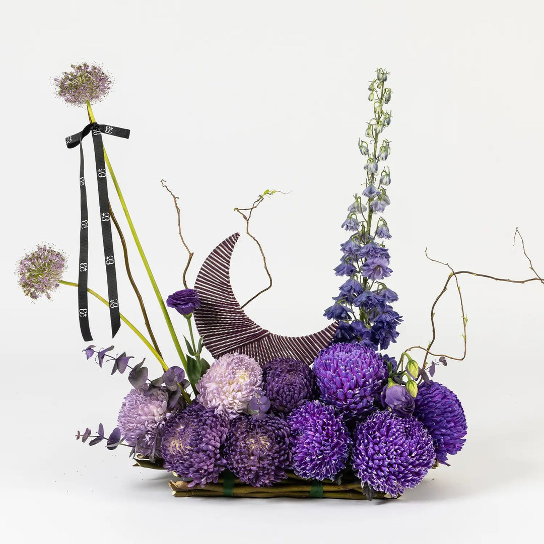 CENTERPIECE (40CM) WITH TILLI MOON - Twenty Three Flowers & Chocolate